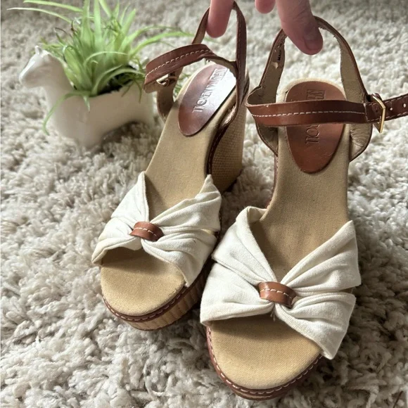Via Neroli Tan and cream wedges with a bow detail - Picture 2 of 5